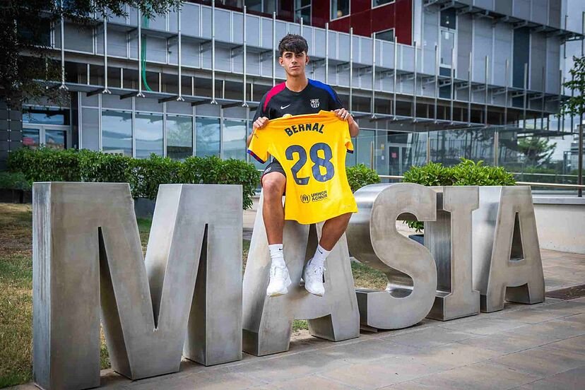 Marc Bernal: La Nueva Joya del Barcelona que Deslumbra a Flick y Asombra a Guardiola
