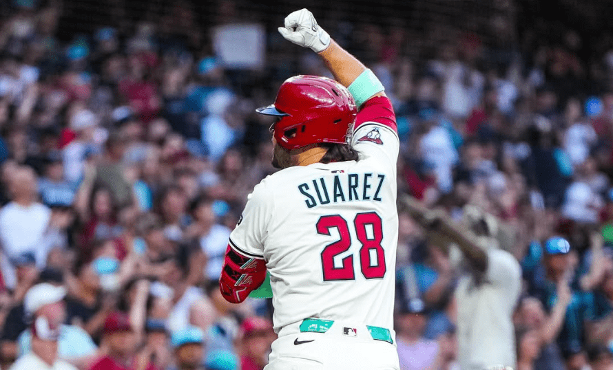 Eugenio Suárez firma una noche histórica en las Grandes Ligas